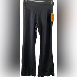 Becco Women's Black Flare Leg Yoga Pants Laser Cut Floral Ankle NWT  sz M